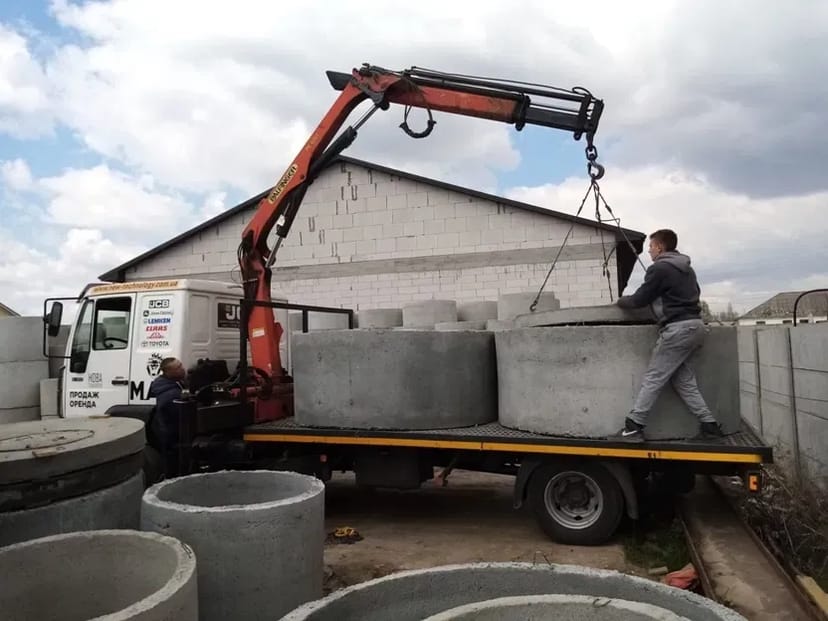 Залізо бетонні кільця 0.6м. 0.8м.1м.1.5м.2м.кільця на свердловину