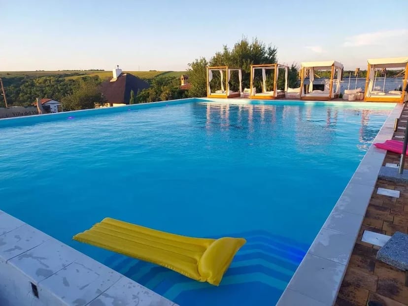 Будівництво басейнів в Україні. Обладнання для басейнів. Хімія.