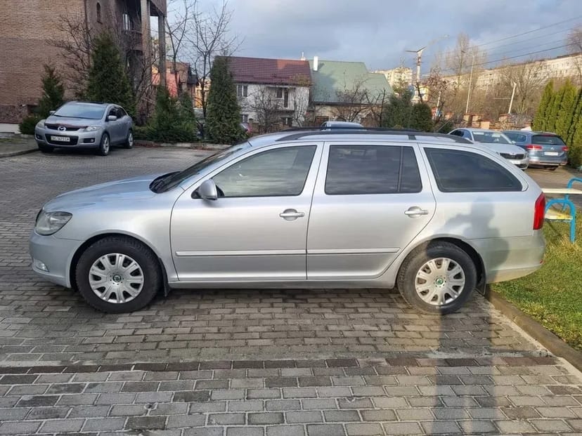 Авто таксі BOLT UKLON