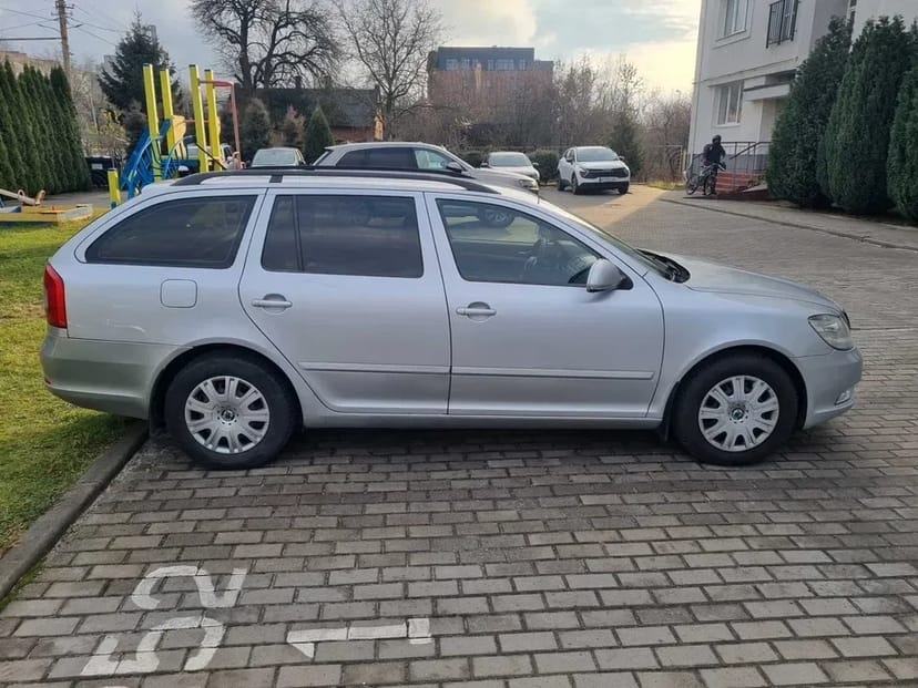 Авто таксі BOLT UKLON