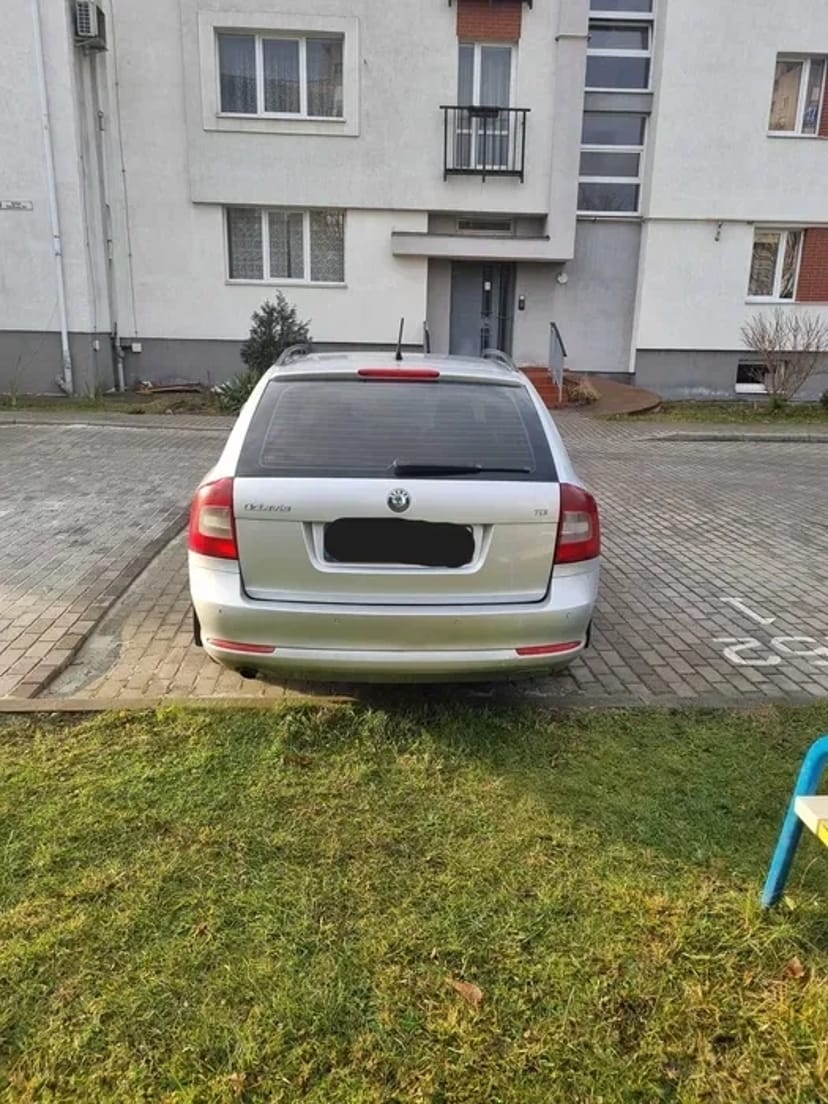 Авто таксі BOLT UKLON