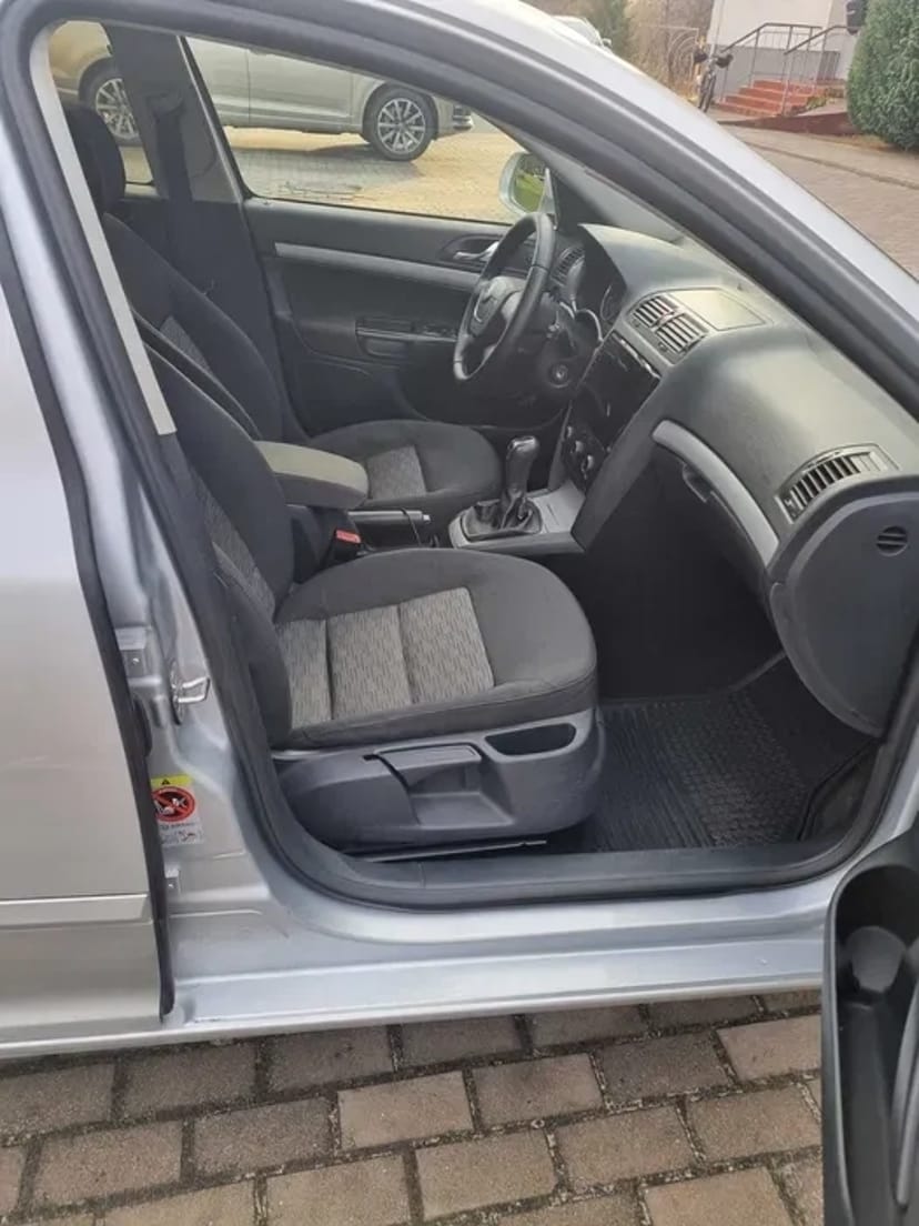 Авто таксі BOLT UKLON