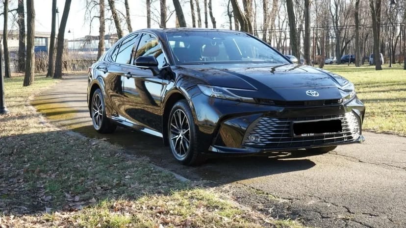 Toyota Camry XV80 з водієм — Бізнес-клас майбутнього