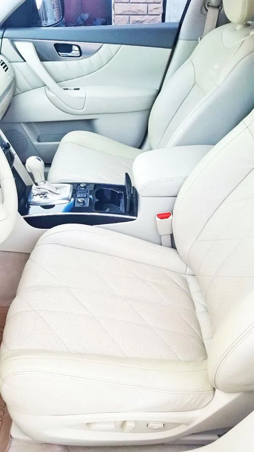 236 Позашляховик на весілля Infiniti FX35 біла