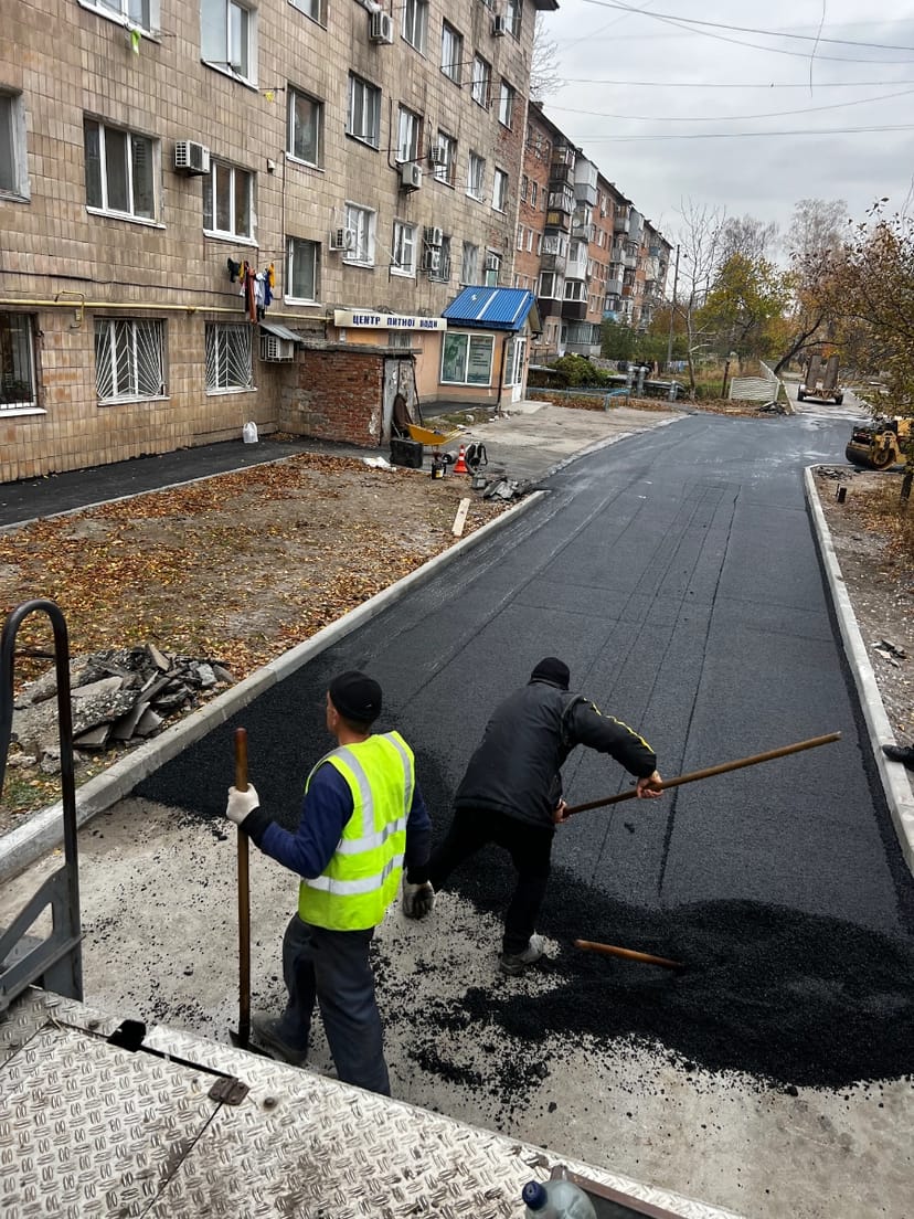 Наше підприємство пропонує послуги асфальтування доріг