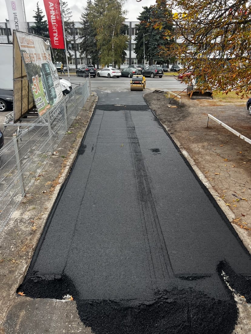 Наше підприємство пропонує послуги асфальтування доріг