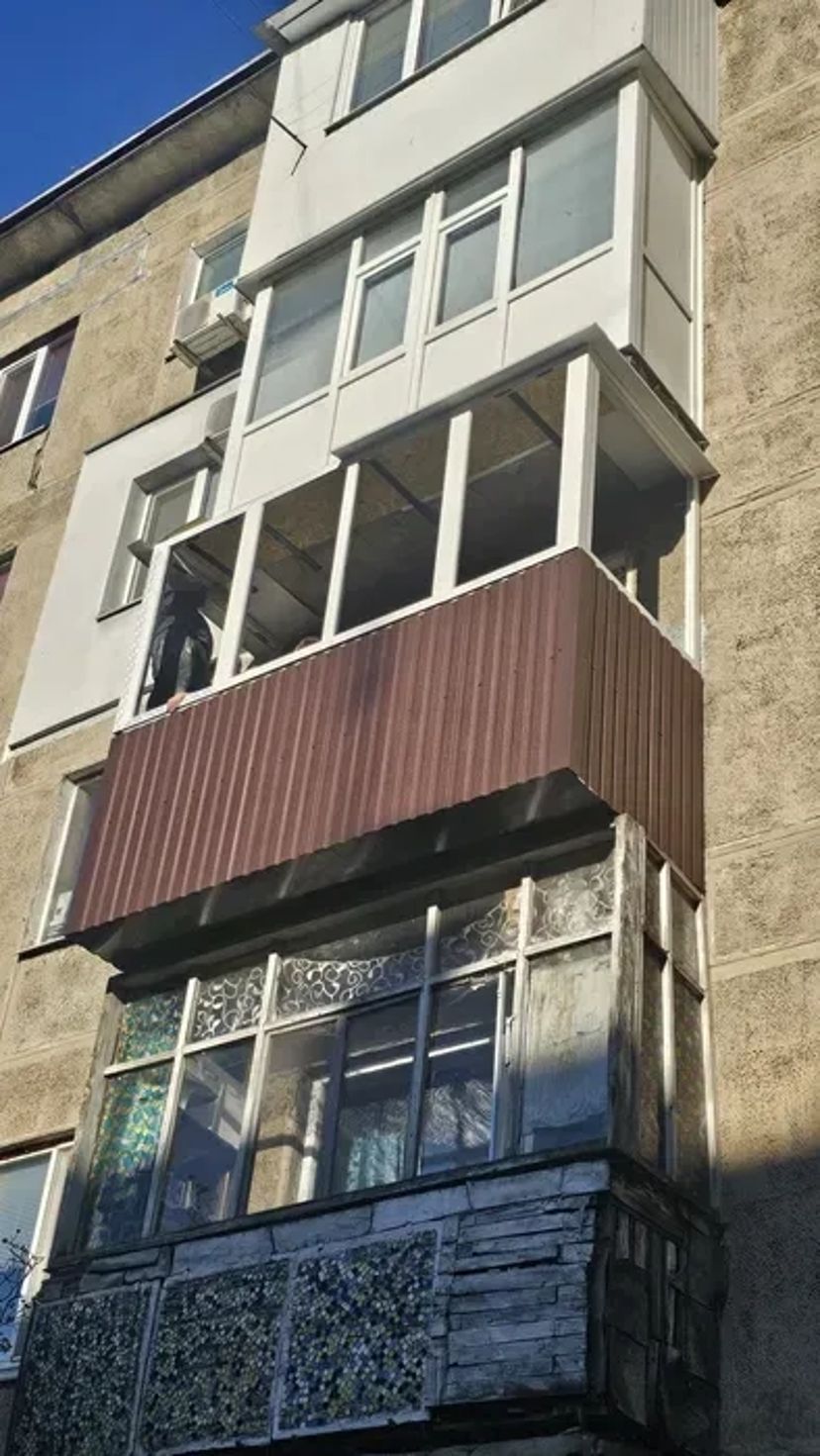 Балкон з розширенням обшивка профлист