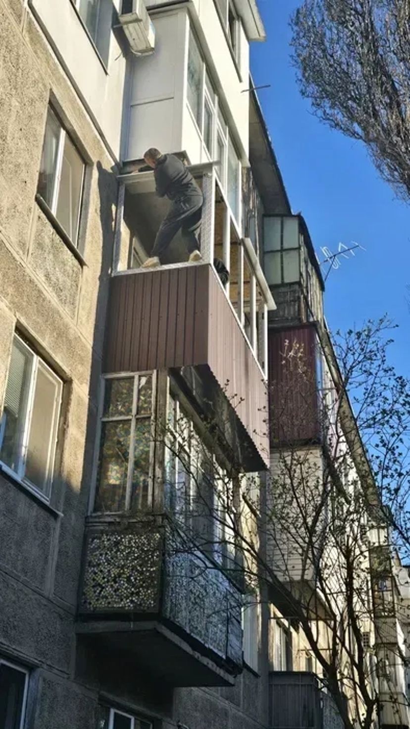 Балкон з розширенням обшивка профлист