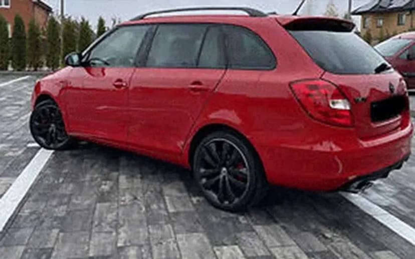 Авто  Skoda Fabia в таксі машина авто 