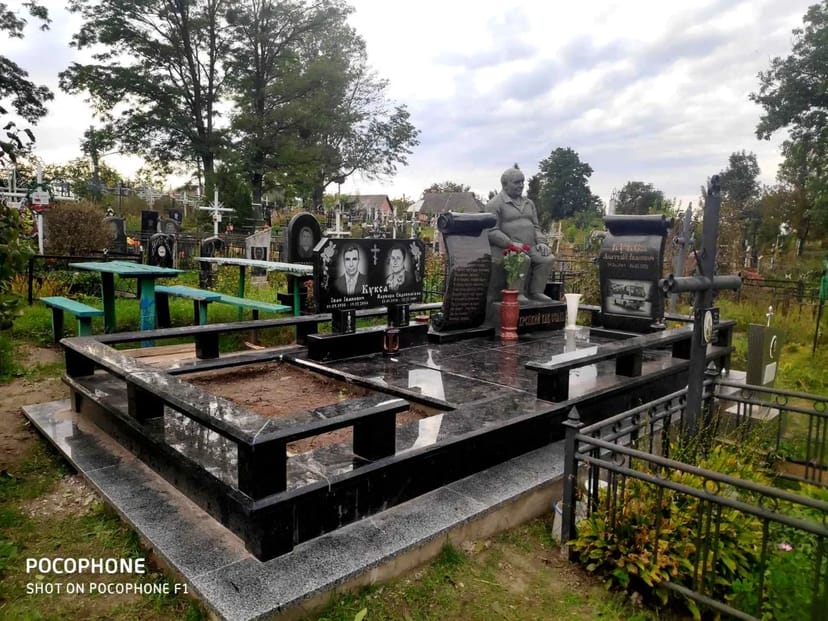 Послуги скульптора якій створює унікальні скульптури з природнього каменю під замовлення