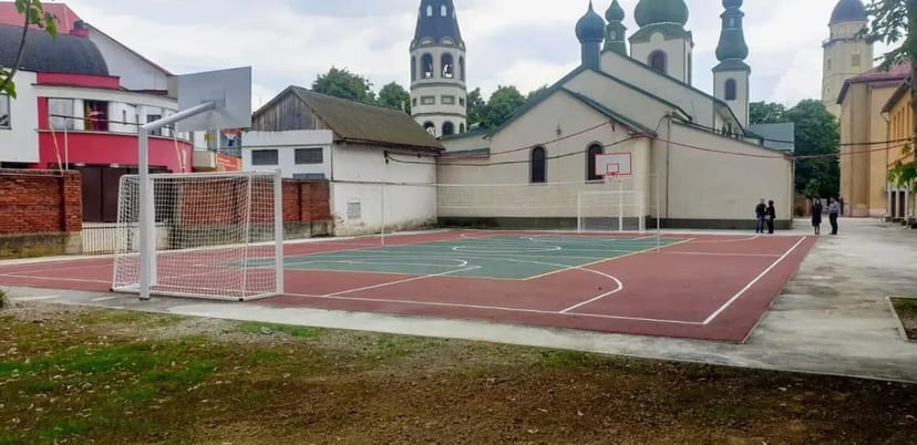 Будівництво баскетбольної площадки під ключ