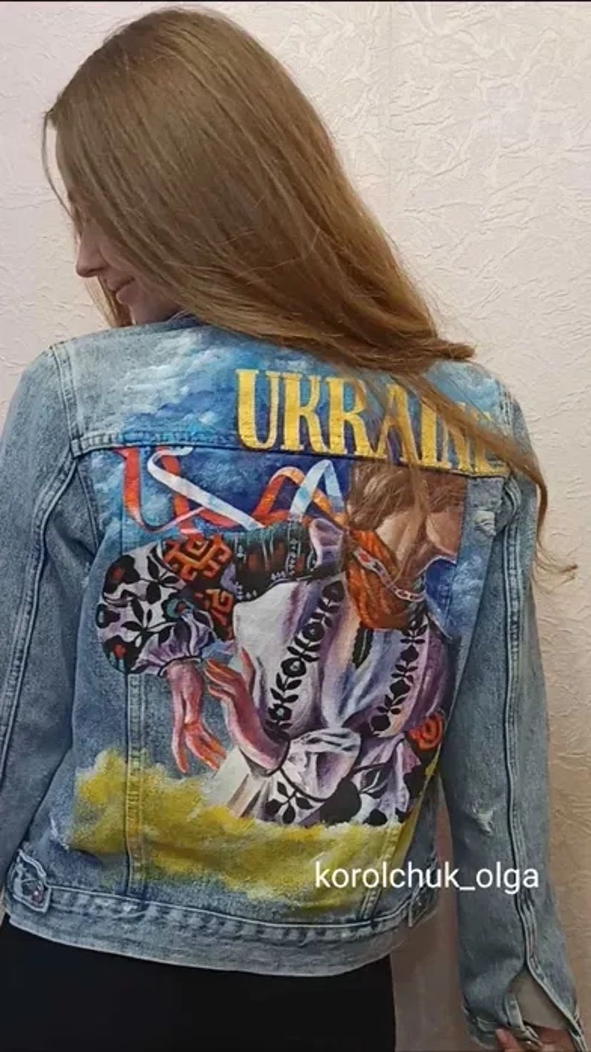 Креативна кастомізація та ручний розпис одягу, що підкреслює вашу індивідуальність