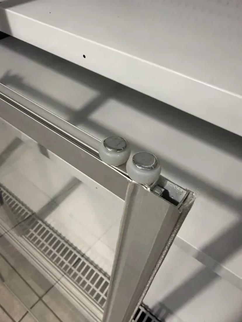 Двері купе до холодильних гірок, регалів. Виготовлення дверей