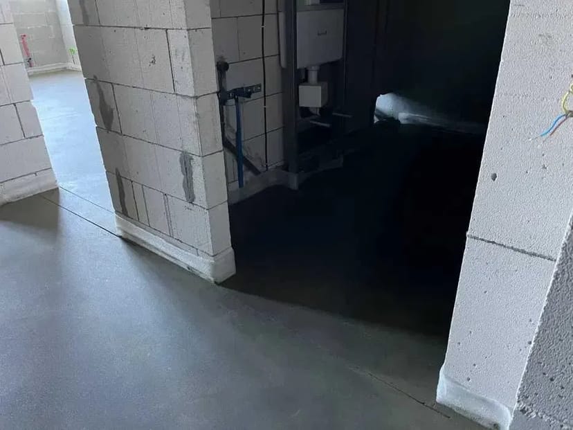 Стяжка підлоги машинним способом, ручна, напівсуха механічна напівсуха