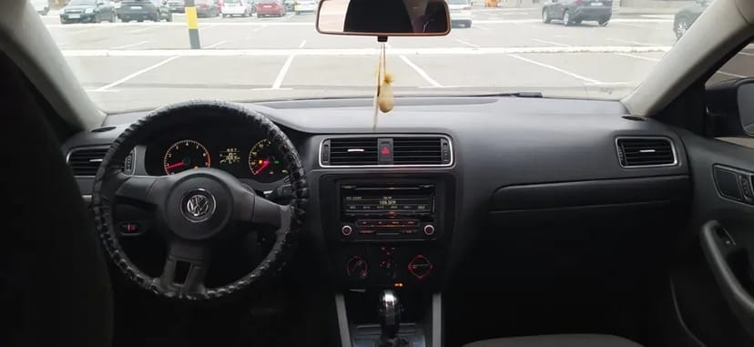 Авто Volkswagen Jetta 2013