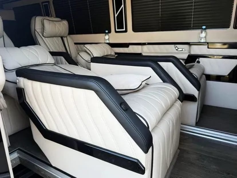 106 Mercedes-Benz Sprinter Vip класу для трансфера в Краків Варшава