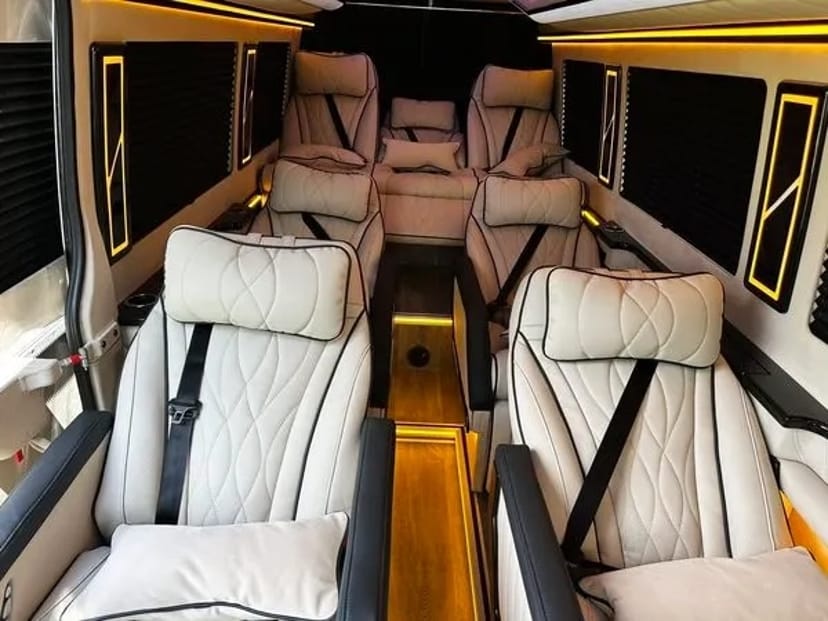 106 Mercedes-Benz Sprinter Vip класу для трансфера в Краків Варшава