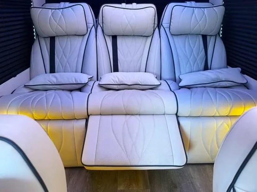 106 Mercedes-Benz Sprinter Vip класу для трансфера в Краків Варшава