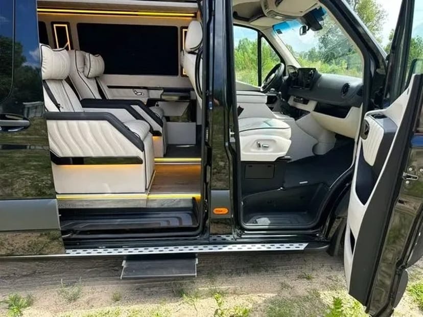 106 Mercedes-Benz Sprinter Vip класу для трансфера в Краків Варшава
