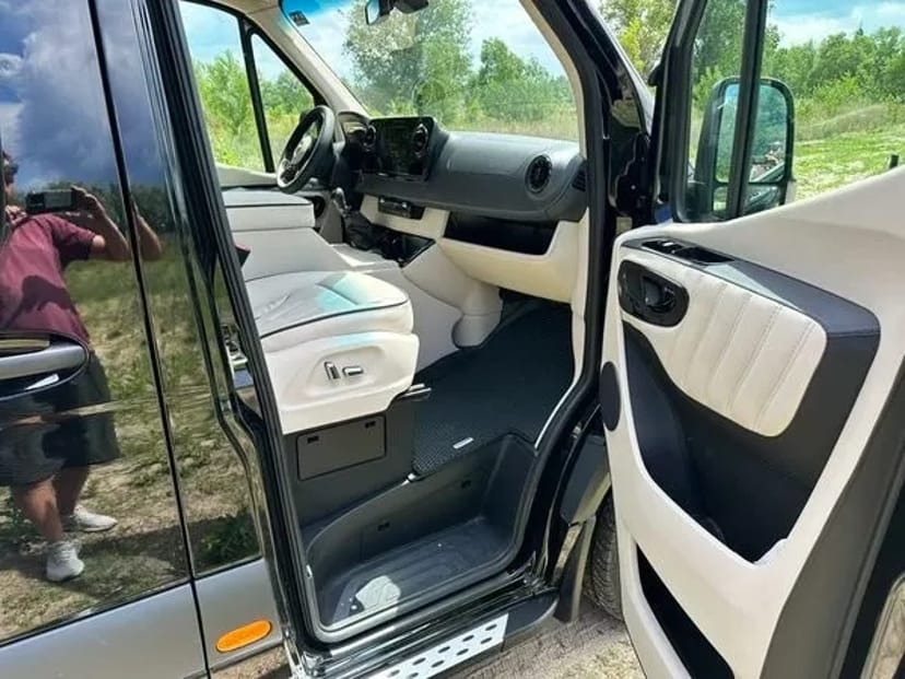 106 Mercedes-Benz Sprinter Vip класу для трансфера в Краків Варшава