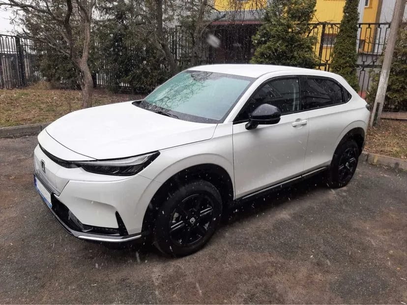 Авто Tesla V/3; Honda M-NV в користування з викупом
