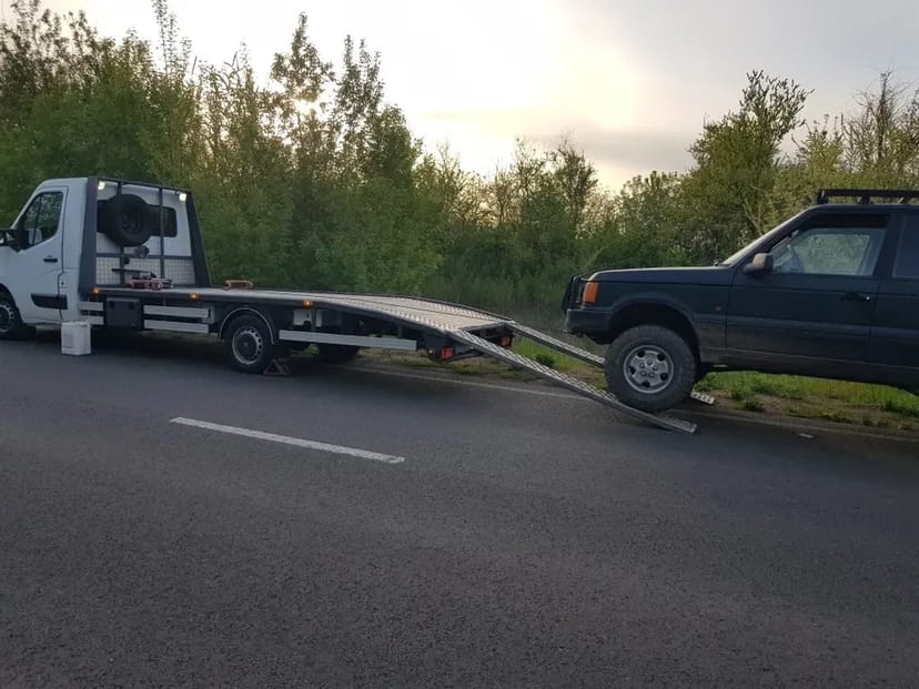 Послуги евакуатора. Швидко та якісно. Перевезення будматеріалів та габаритного вантажу