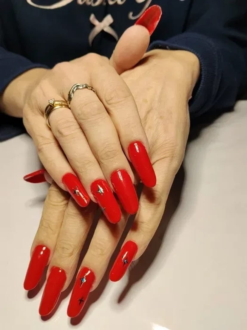 Манікюр та нарощування нігтів.Недорого