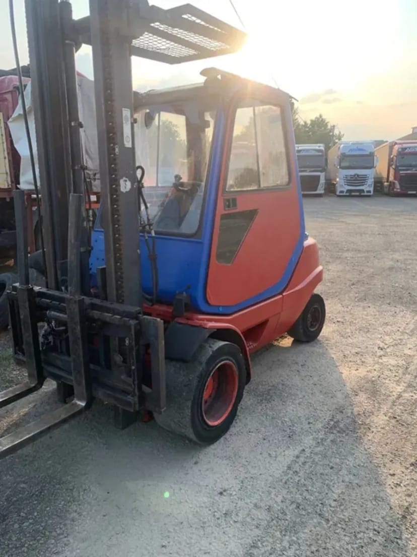 Вилковий навантажувач (КАРА) Linde