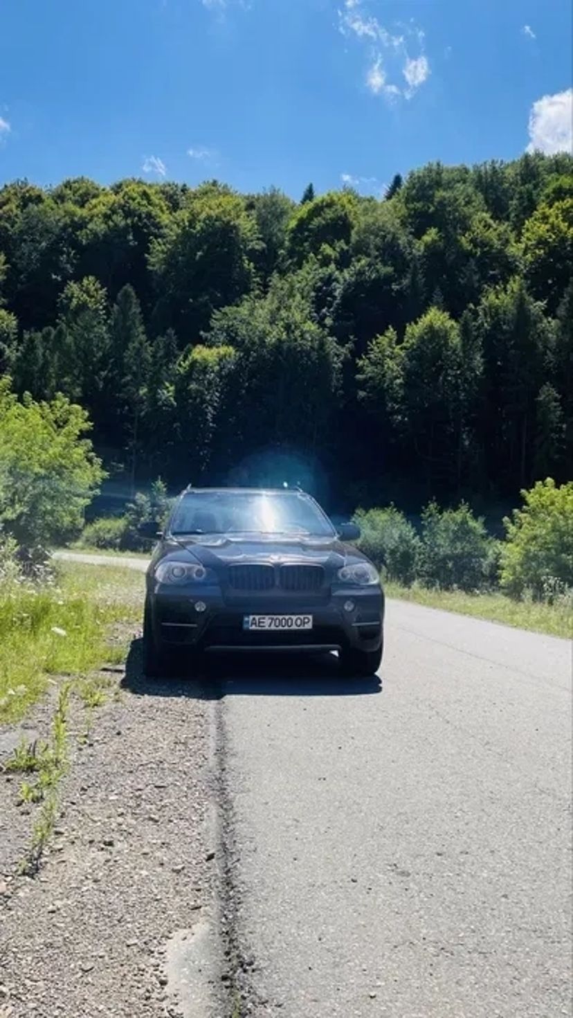 Автомобіль з водієм