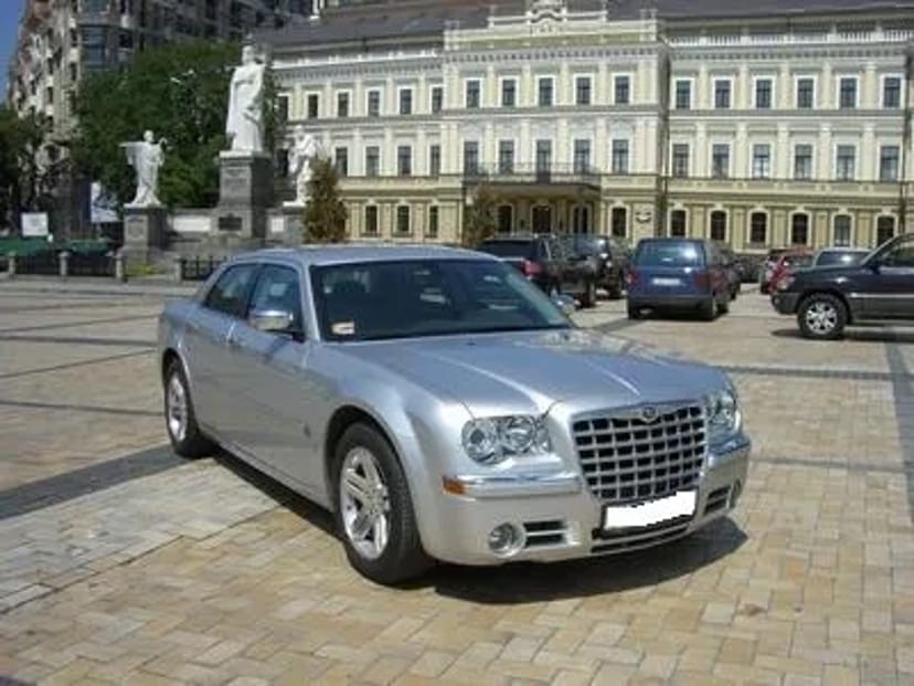 138 Авто на весілля Chrysler 300C сріблястий замовити на весілля