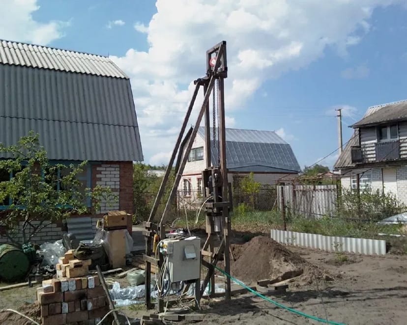 Буріння свердловин вручну та малогабаритною установкою