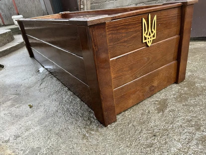 Надгробок із дерева