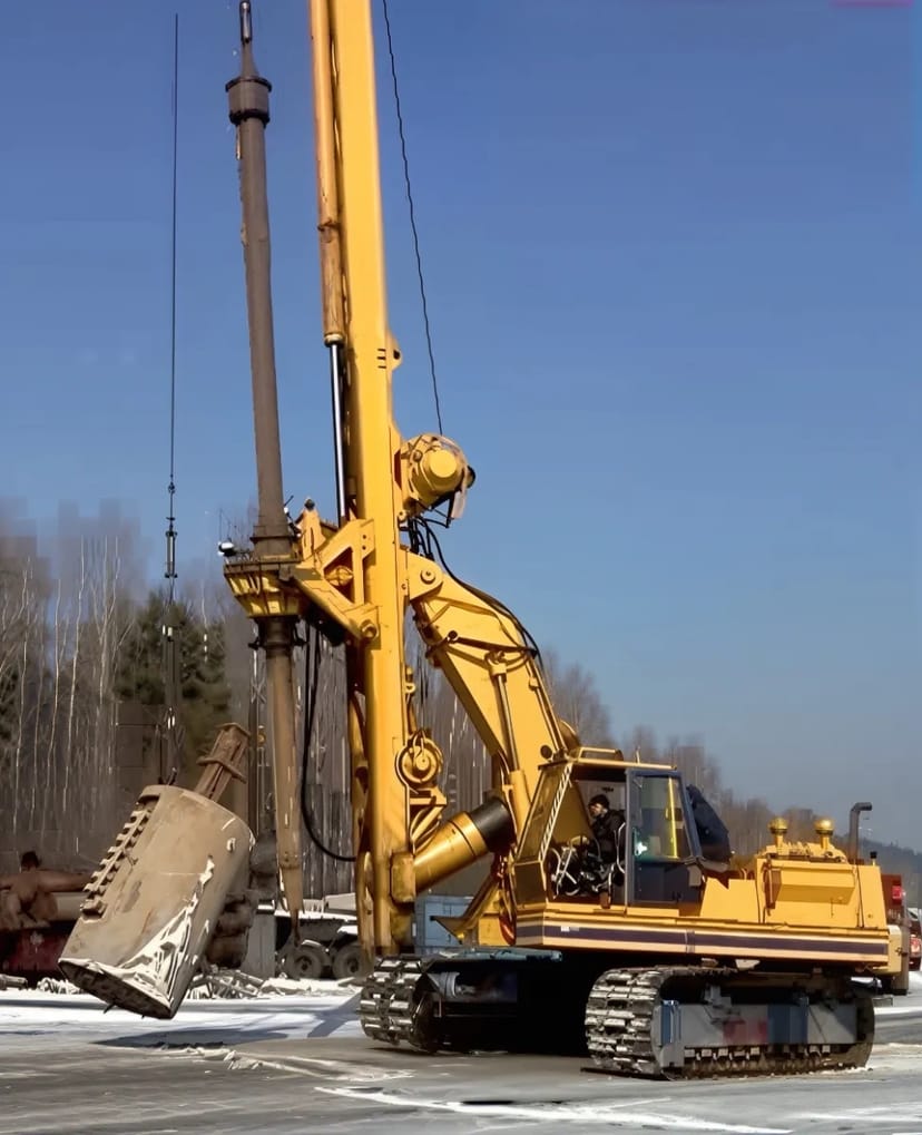 Гідравлічна бурова установка BAUER BG 9