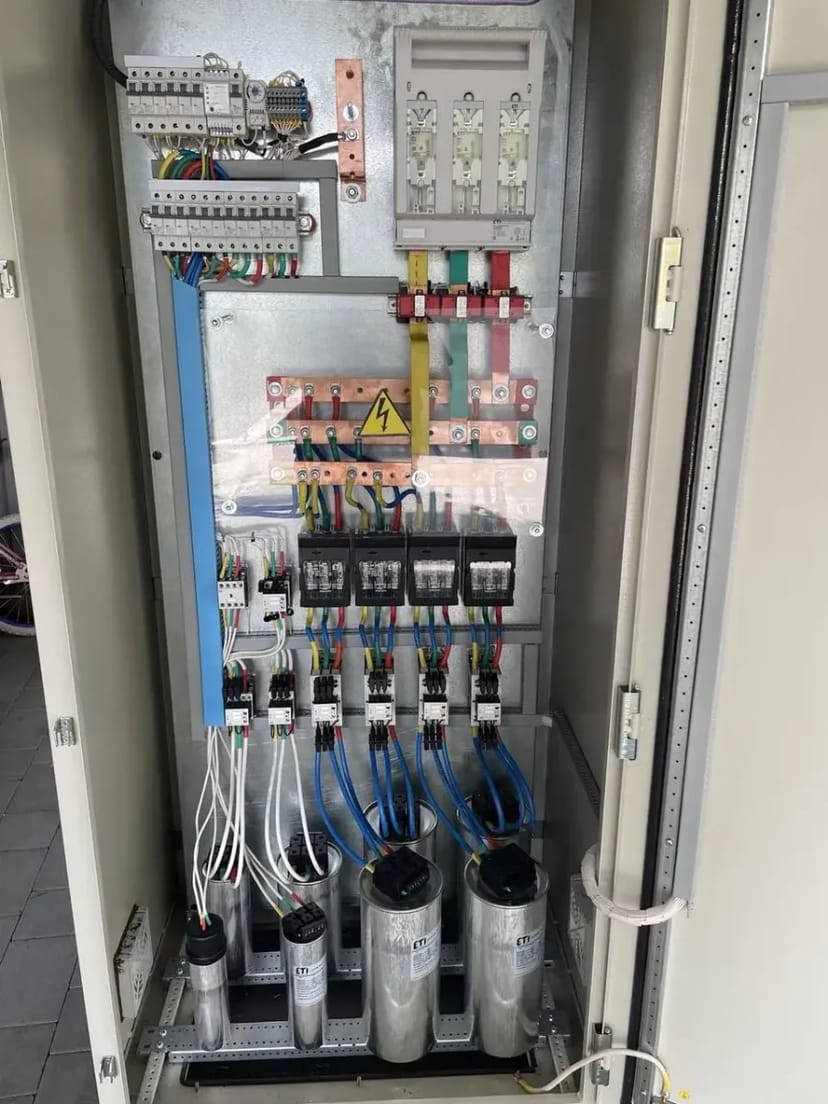 Комплектні конденсаторні установки АКУ