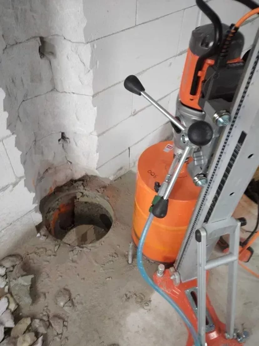 Алмазне свердління (буріння) отворів в бетоні та цеглі