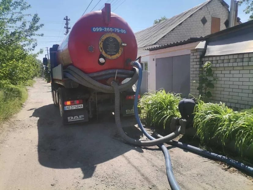 Лівосос.Лівий та правий берег.Викачування ям.Шланг 100 м.