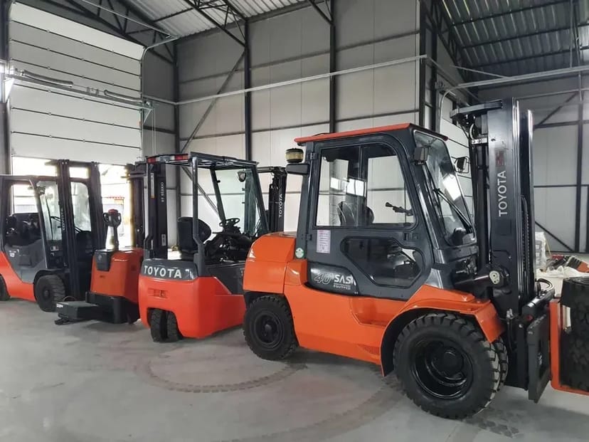 Навантажувачі (дизель, газ, електро), штабелери, погрузчики