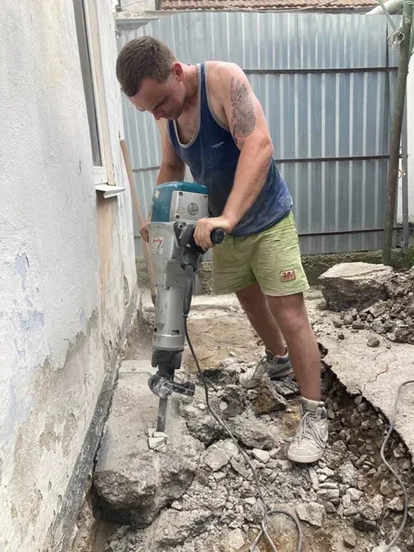 Демонтаж стін стяжки підлоги санвузлів сантехкабіни перепланування квартир