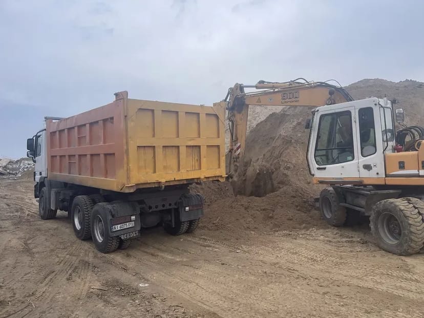 Родючий грунт , підсипка супісь суглинок пісок чорнозем