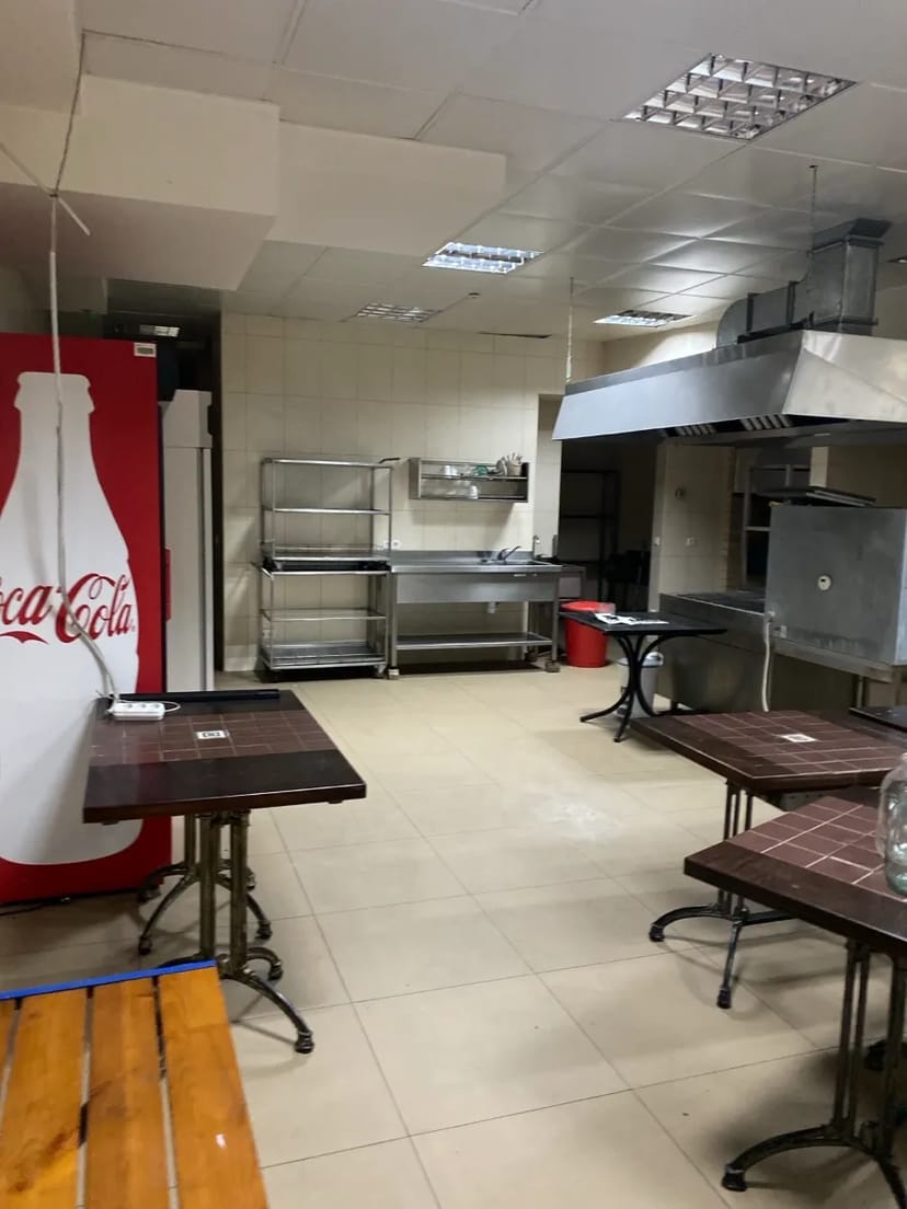 Фасадне приміщення 330 м2 на Гідропарку