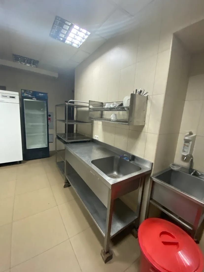 Фасадне приміщення 330 м2 на Гідропарку