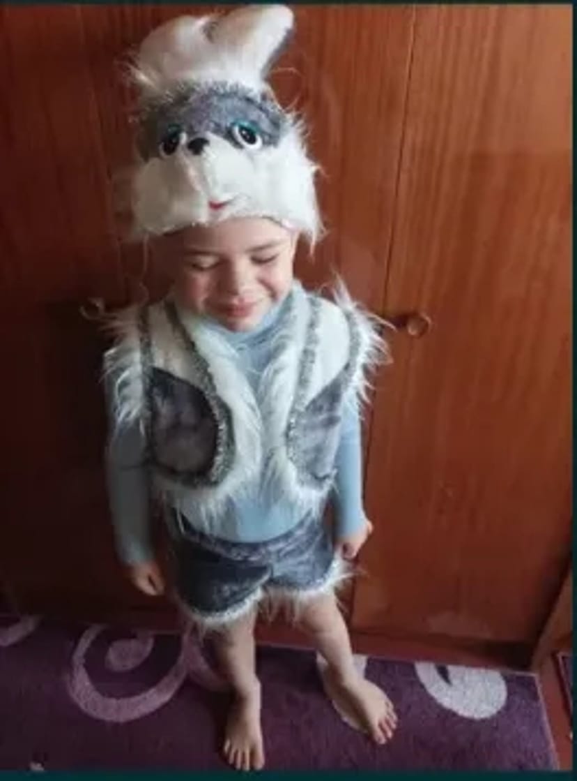 Костюми зайчика й ведмедика