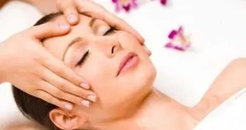 Професійний масаж обличчя для омолодження, релаксу та поліпшення тонусу шкіри
