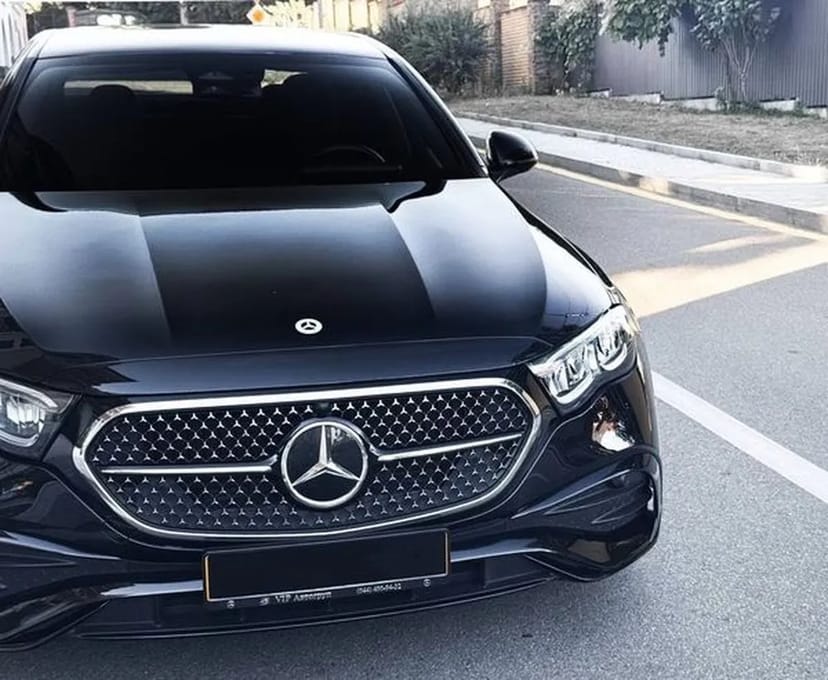 222Mercedes Benz E-class W214 з водієм або без водія