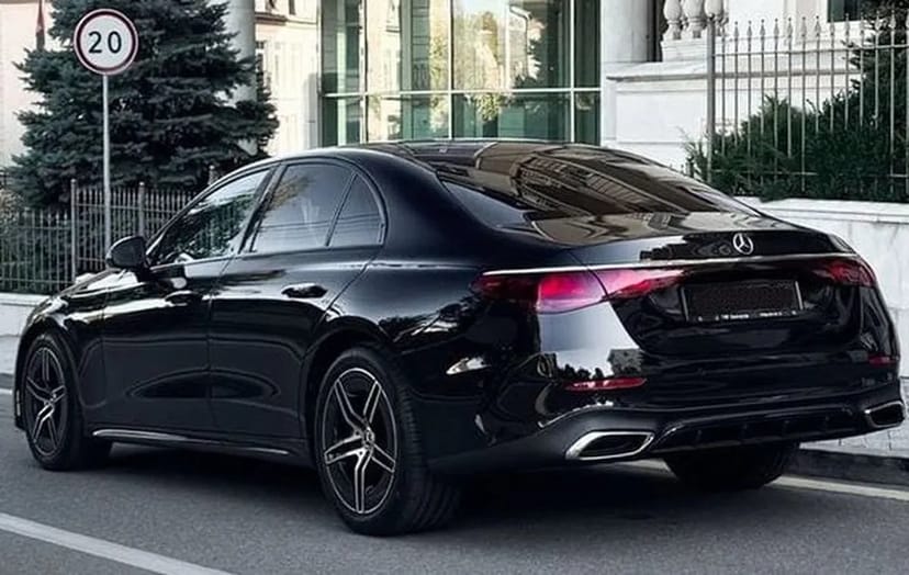 222Mercedes Benz E-class W214 з водієм або без водія