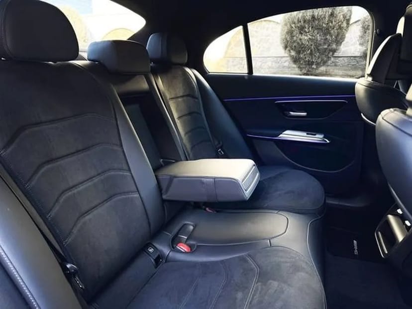 222Mercedes Benz E-class W214 з водієм або без водія