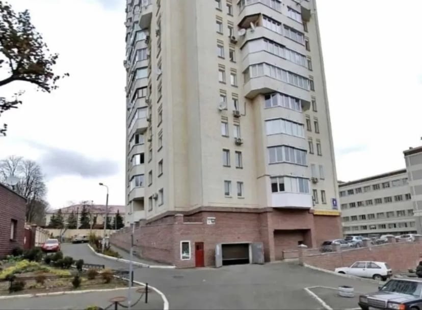 Паркомісце в підземному паркінгу