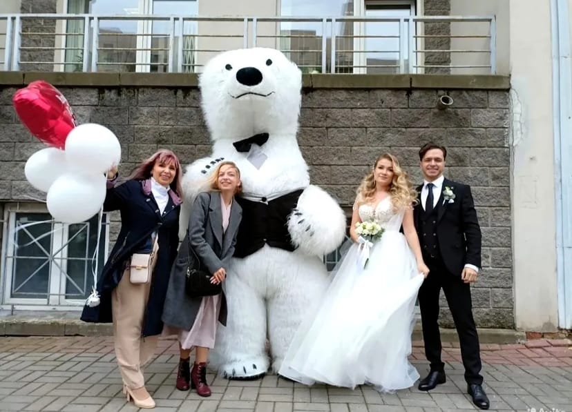 Білий ведмідь Умань ляльковий стриптиз замовити аніматора.