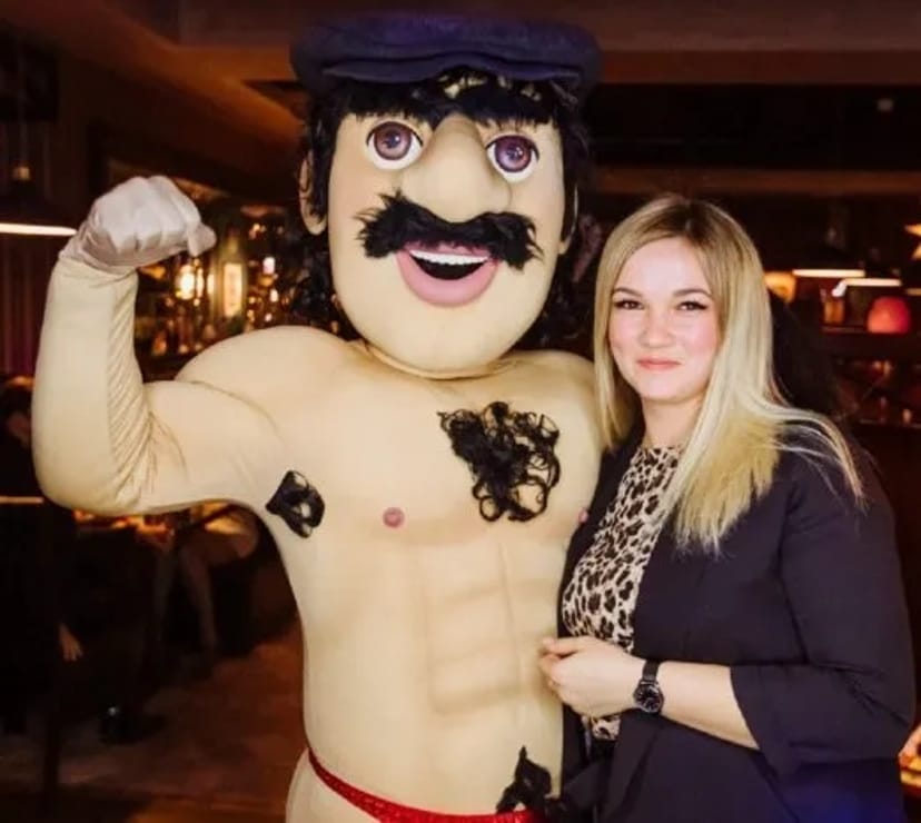 Білий ведмідь Умань ляльковий стриптиз замовити аніматора.