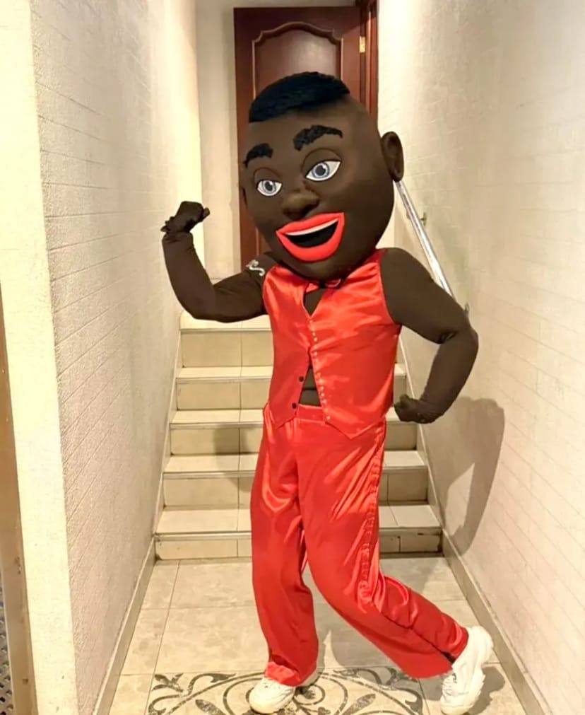 Білий ведмідь Умань ляльковий стриптиз замовити аніматора.